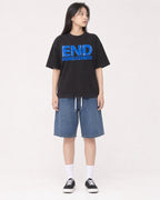 Mockup Boxy Heavyweight Tee Black female full-body 01