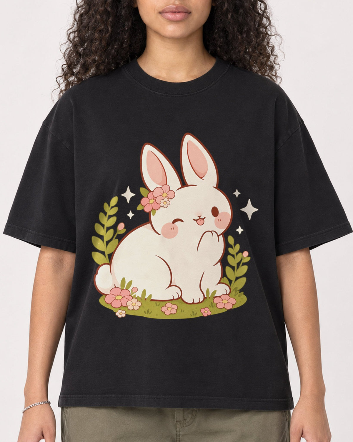 Mockup Boxy Heavyweight Tee Black female close-up 10