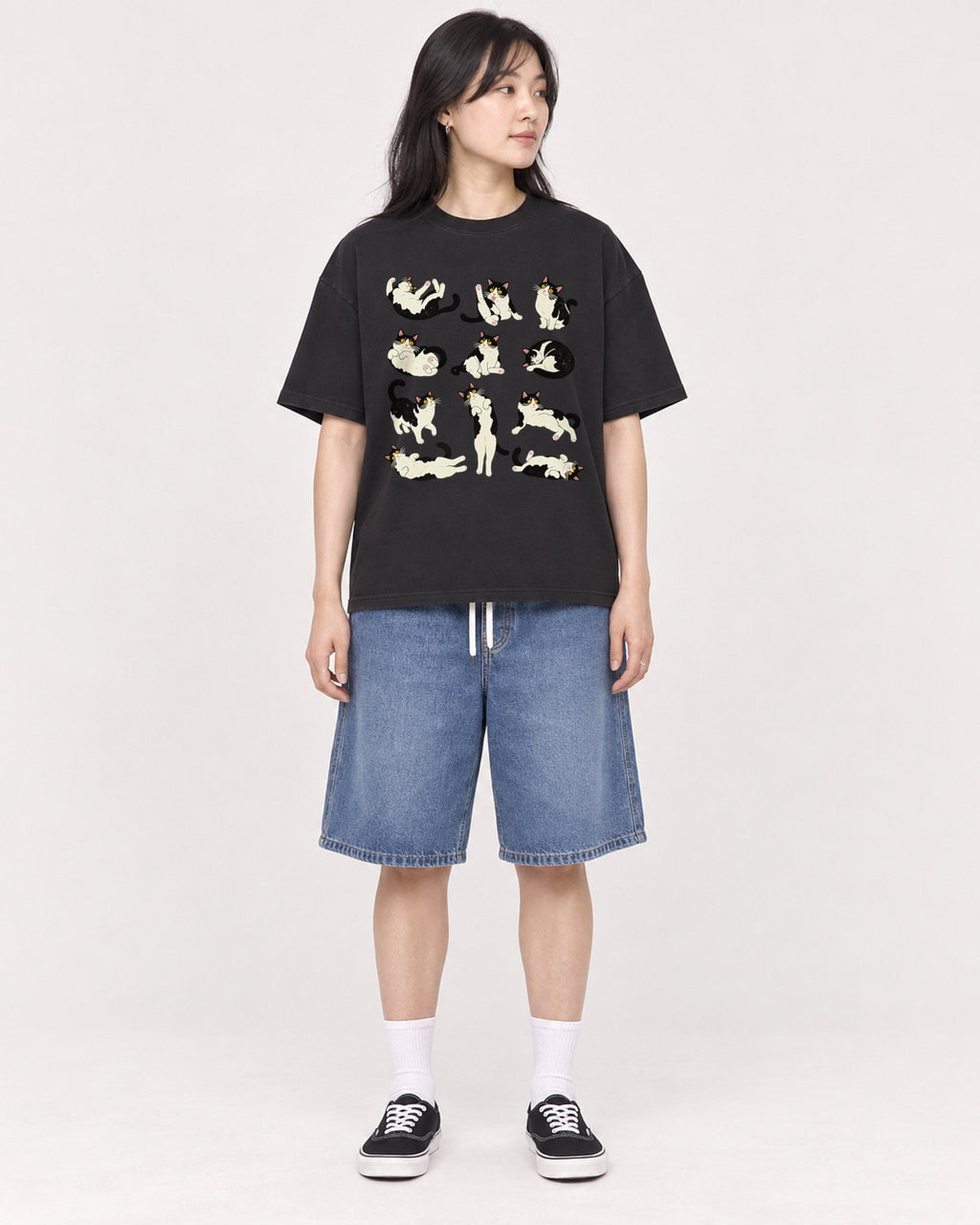 Mockup Boxy Heavyweight Tee Black female full-body 13