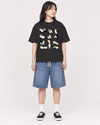 Mockup Boxy Heavyweight Tee Black female full-body 13