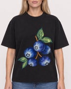 Mockup Boxy Heavyweight Tee Black female close-up 08