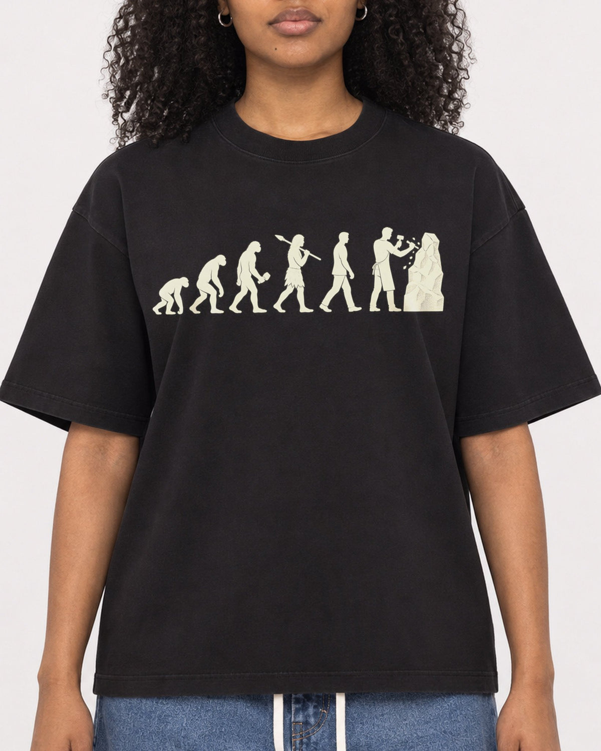 Mockup Boxy Heavyweight Tee Black female close-up 05