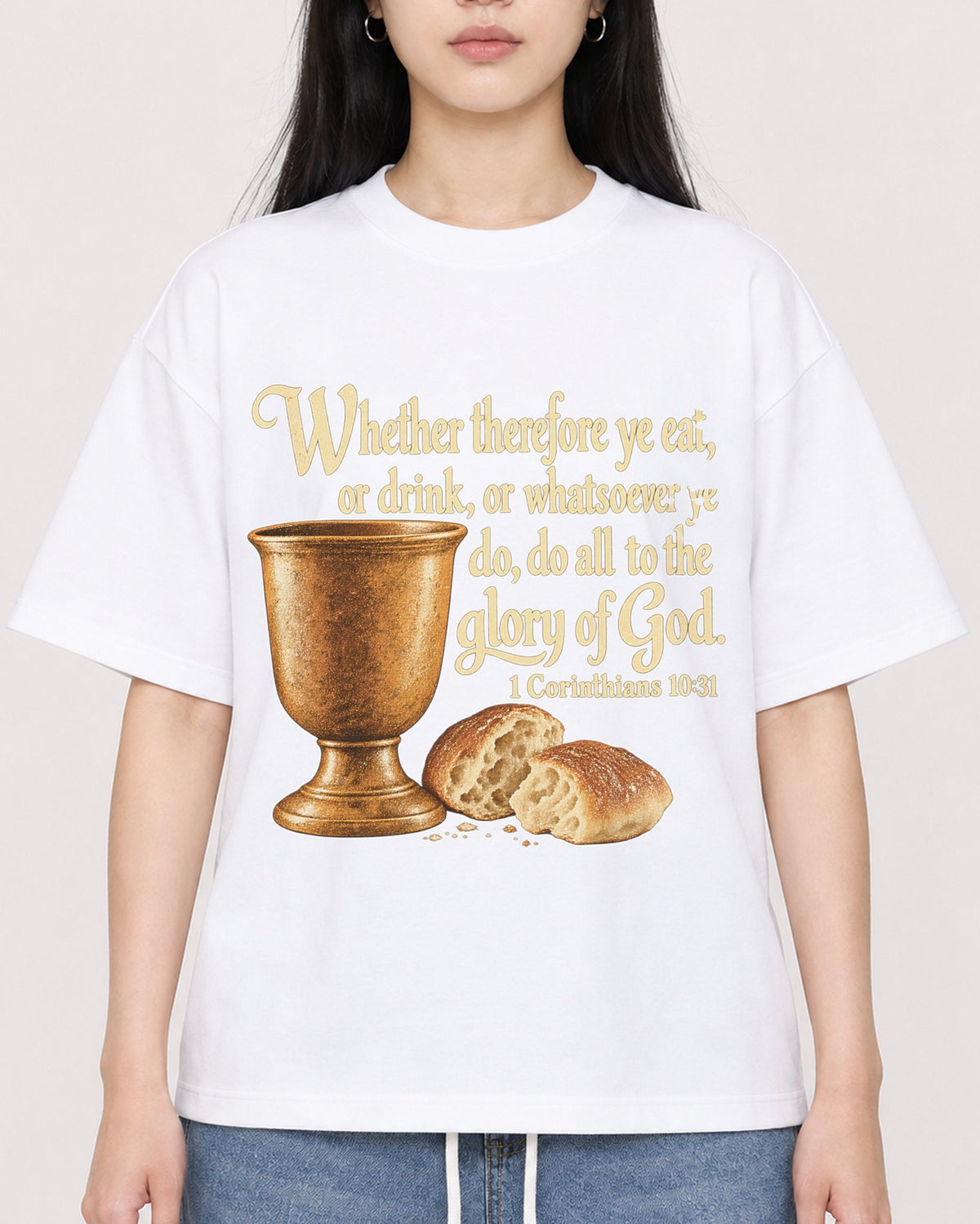 Mockup Boxy Heavyweight Tee White female close-up 01