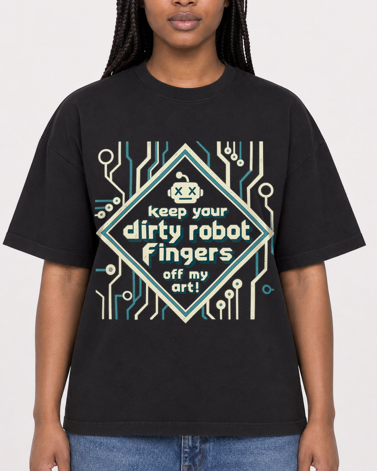 Mockup Boxy Heavyweight Tee Black female close-up 04