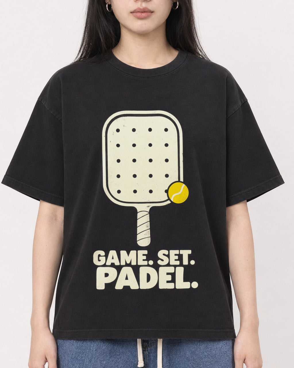 Mockup Boxy Heavyweight Tee Black female close-up 01