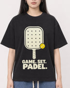 Mockup Boxy Heavyweight Tee Black female close-up 01