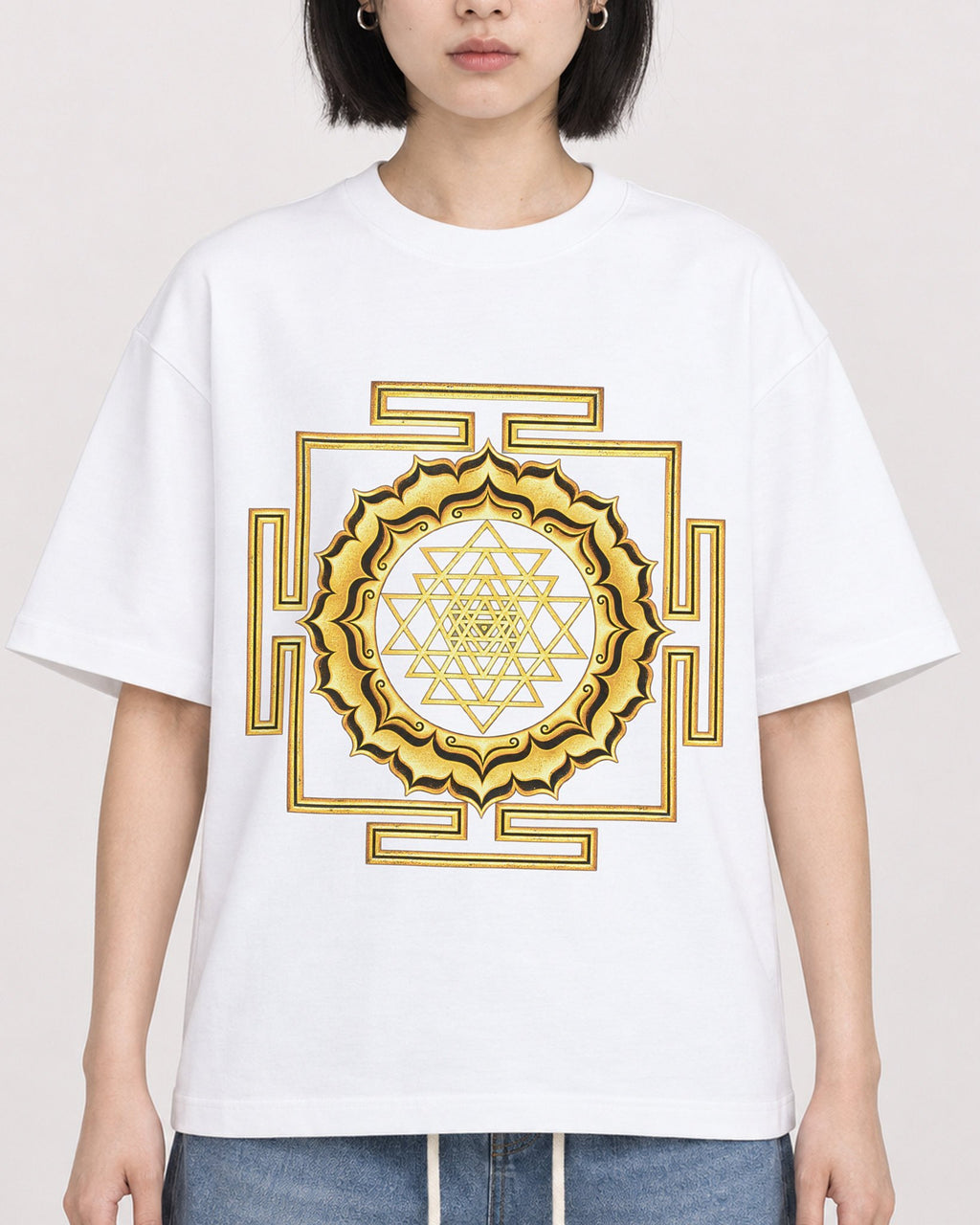 Mockup Boxy Heavyweight Tee White female close-up 11