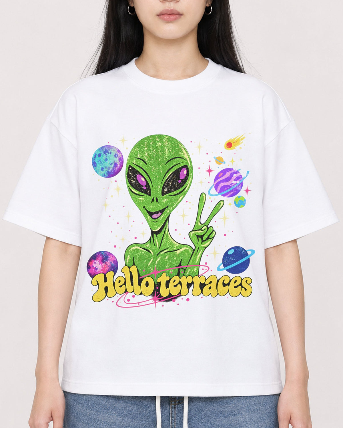 Mockup Boxy Heavyweight Tee White female close-up 01