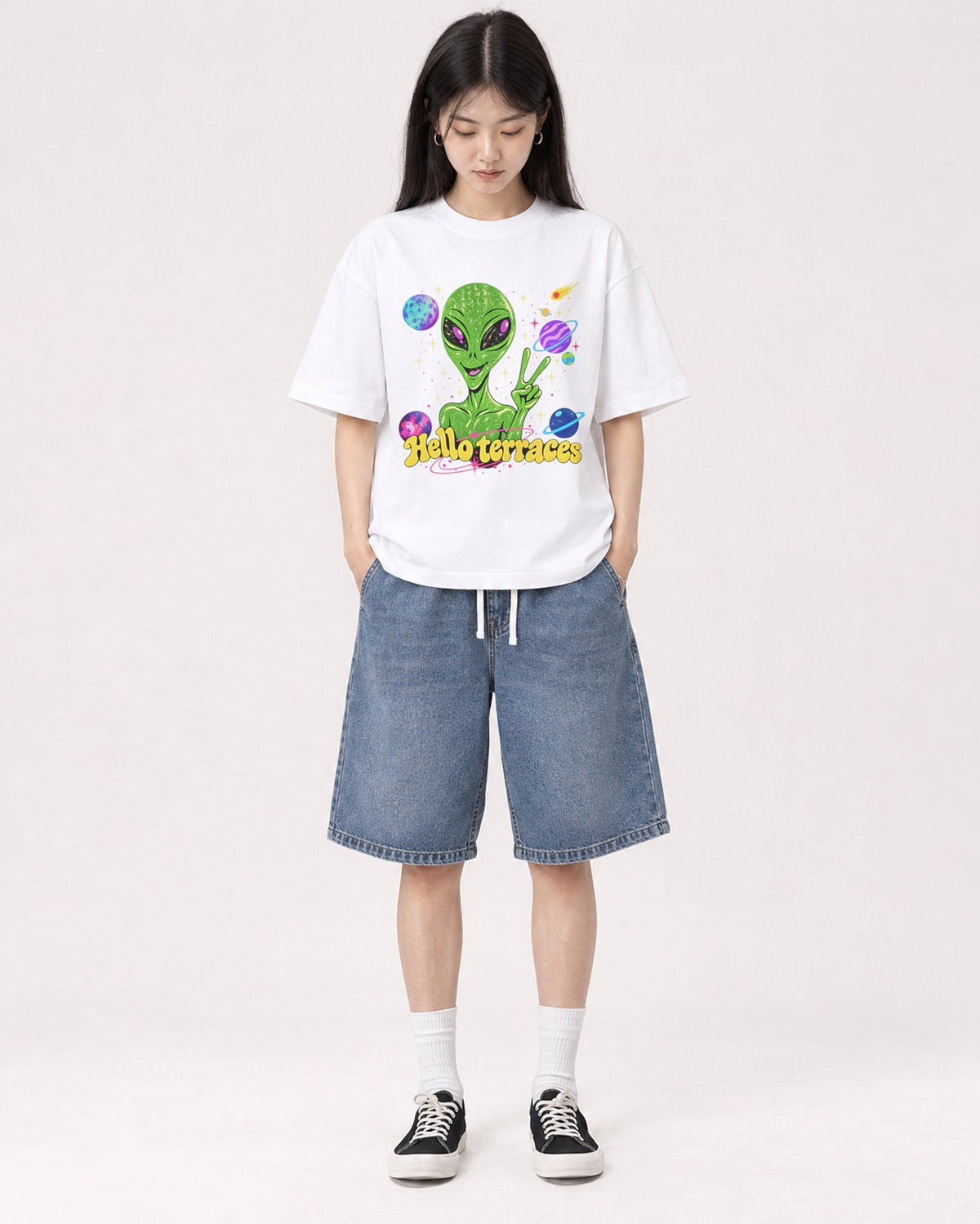Mockup Boxy Heavyweight Tee White female full-body 01