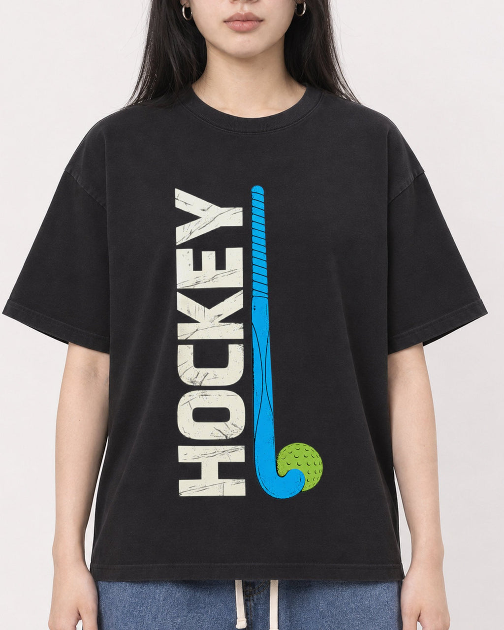 Mockup Boxy Heavyweight Tee Black female close-up 01