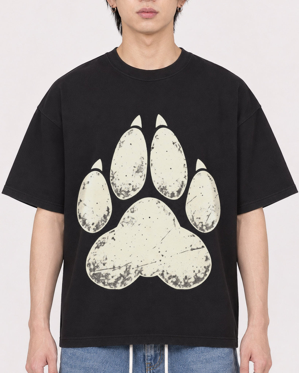 Mockup Boxy Heavyweight Tee Black male close-up 11