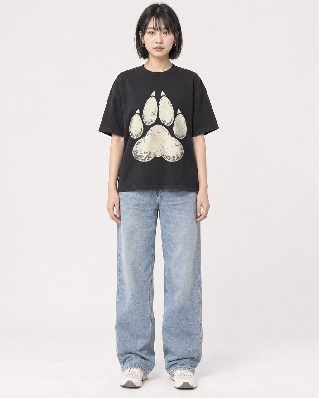 Mockup Boxy Heavyweight Tee Black female full-body 11