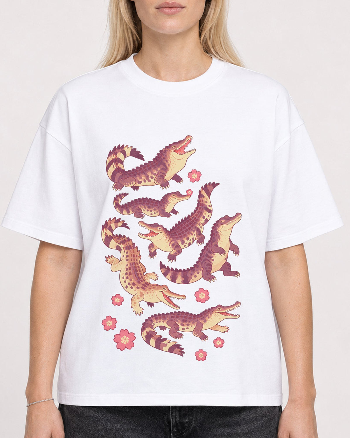 Mockup Boxy Heavyweight Tee White female close-up 08