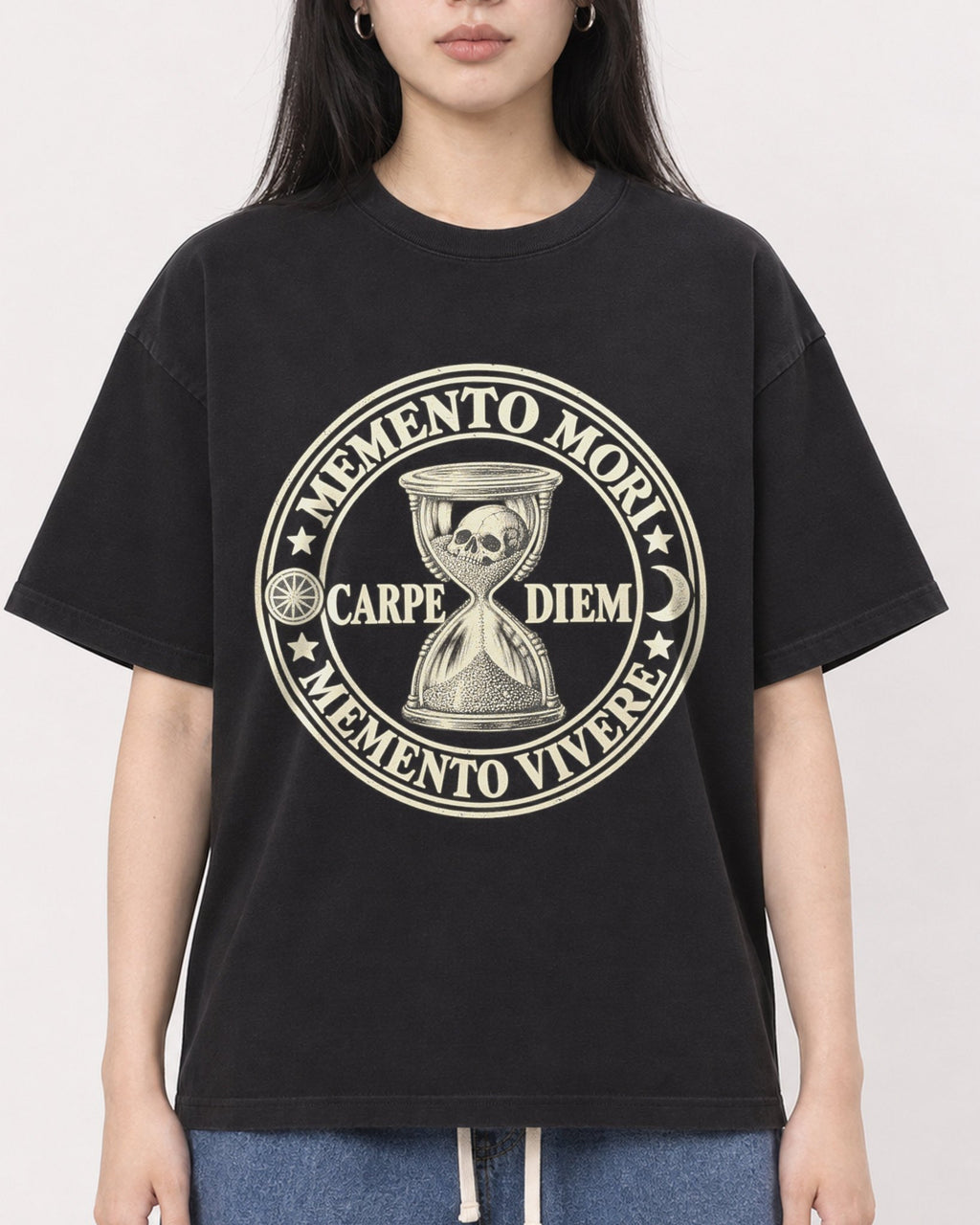 Mockup Boxy Heavyweight Tee Black female close-up 01