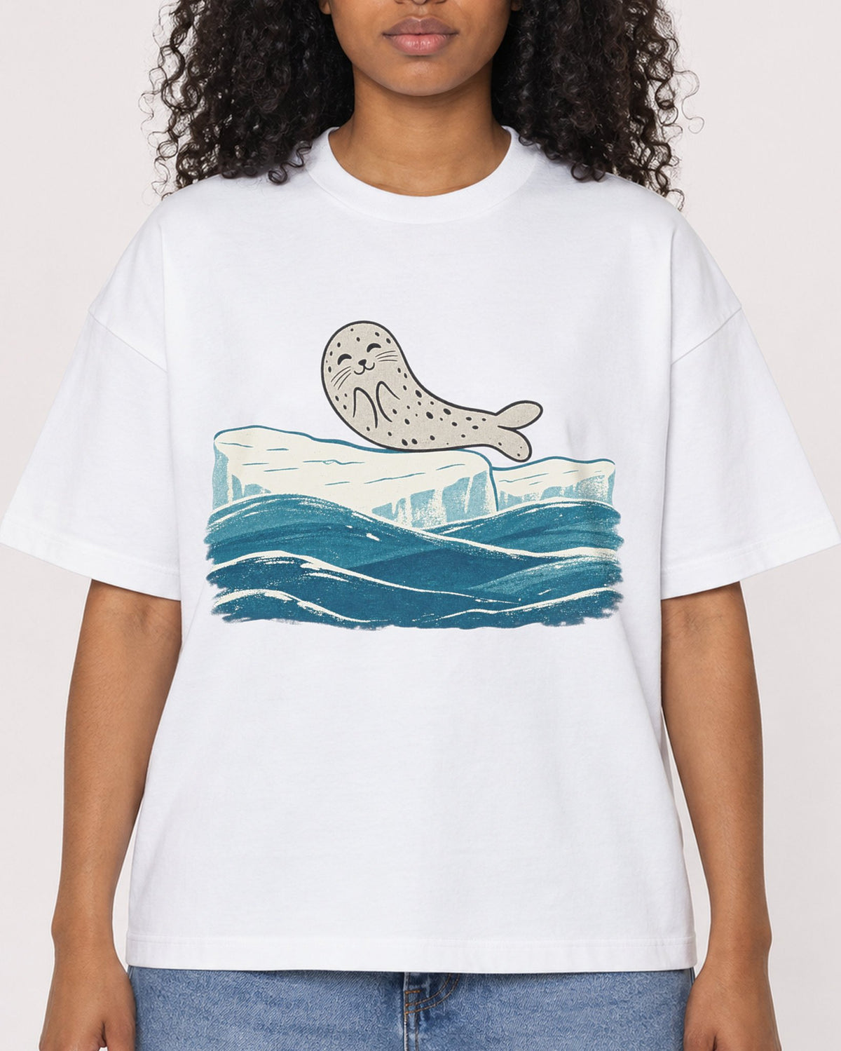 Mockup Boxy Heavyweight Tee White female close-up 05