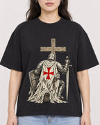 Mockup Boxy Heavyweight Tee Black female close-up 03