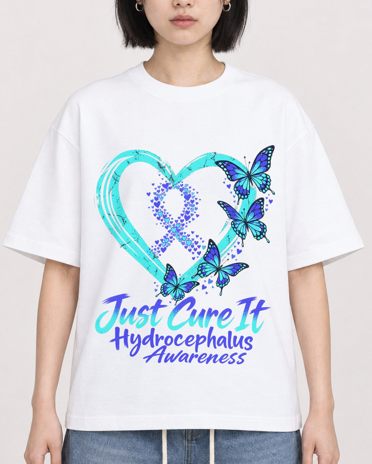 Mockup Boxy Heavyweight Tee White female close-up 11