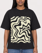 Mockup Boxy Heavyweight Tee Black female close-up 04
