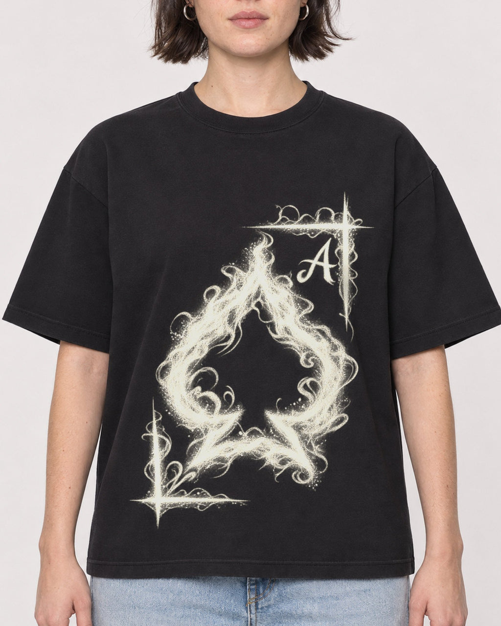 Mockup Boxy Heavyweight Tee Black female close-up 39