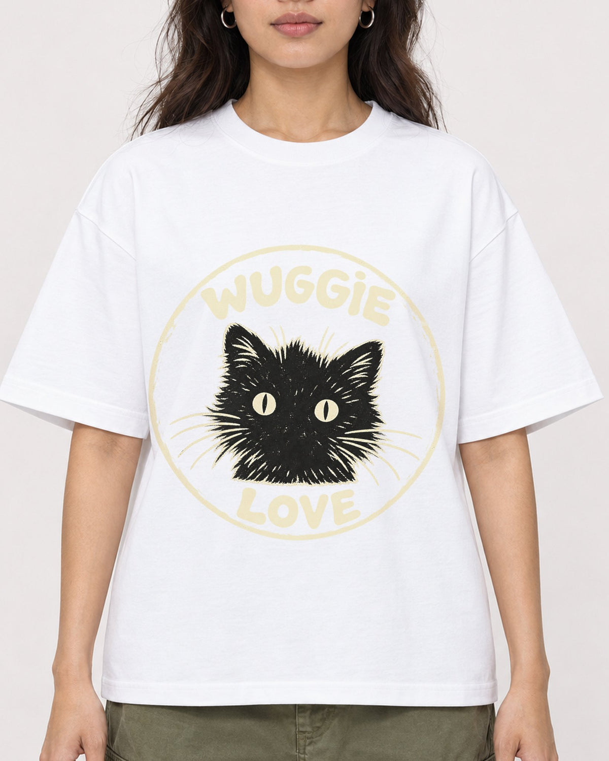 Mockup Boxy Heavyweight Tee White female close-up 02