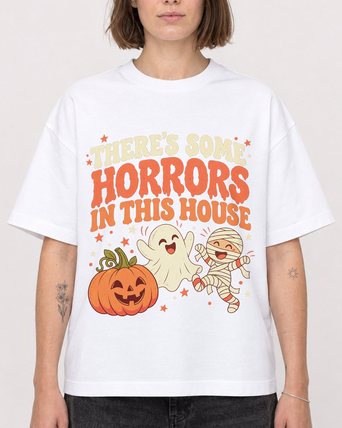 Mockup Boxy Heavyweight Tee White female close-up 18