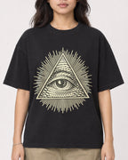Mockup Boxy Heavyweight Tee Black female close-up 02