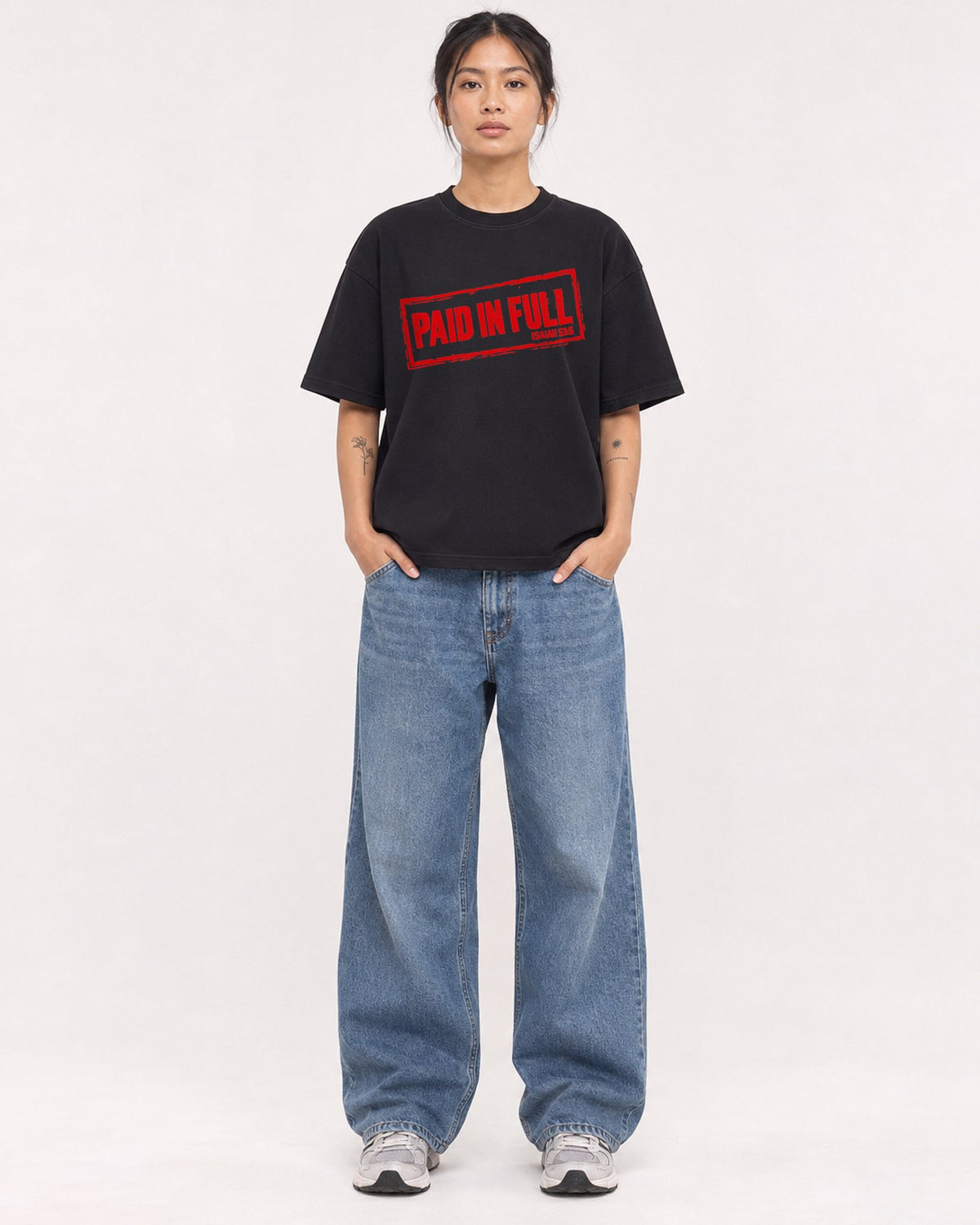 Mockup Boxy Heavyweight Tee Black female full-body 12