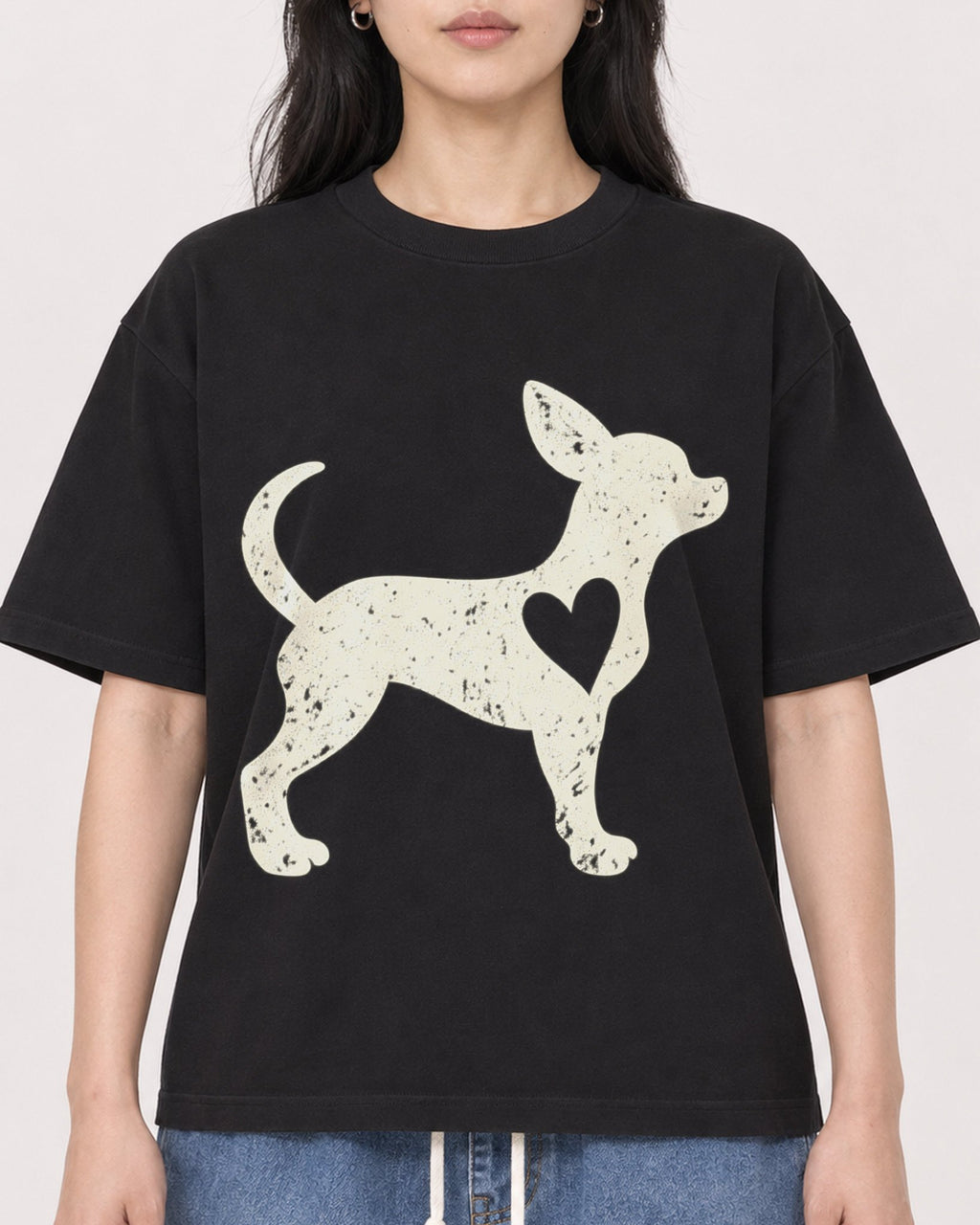 Mockup Boxy Heavyweight Tee Black female close-up 13