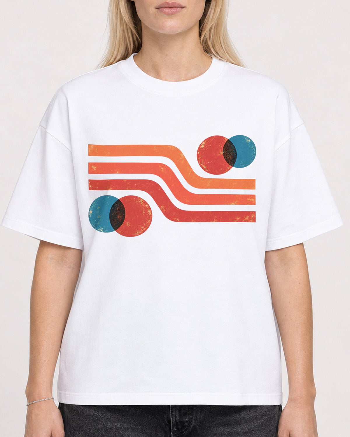 Mockup Boxy Heavyweight Tee White female close-up 08