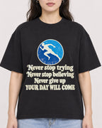 Mockup Boxy Heavyweight Tee Black female close-up 03