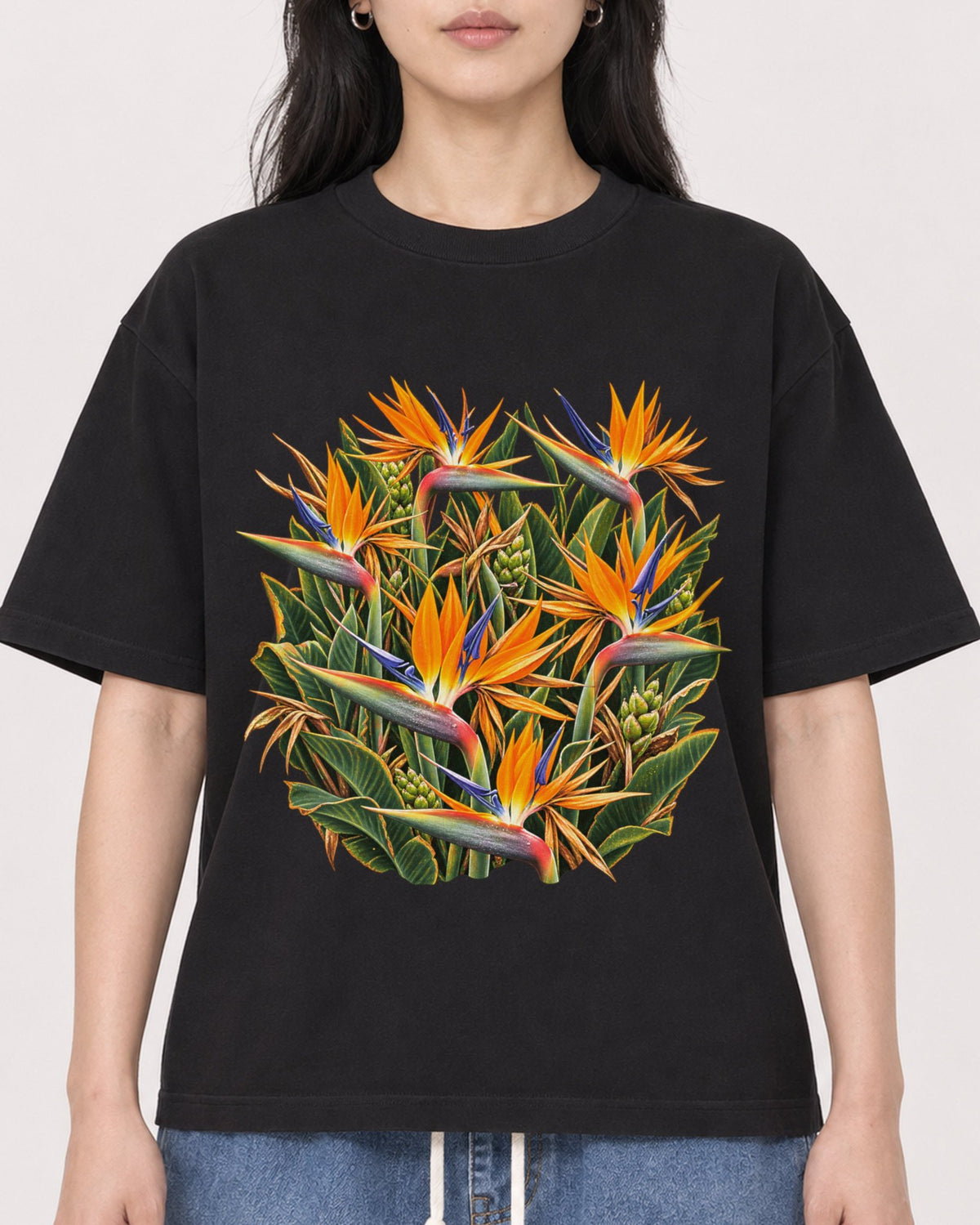 Mockup Boxy Heavyweight Tee Black female close-up 13