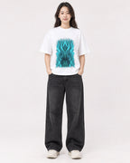Mockup Boxy Heavyweight Tee White female full-body 03