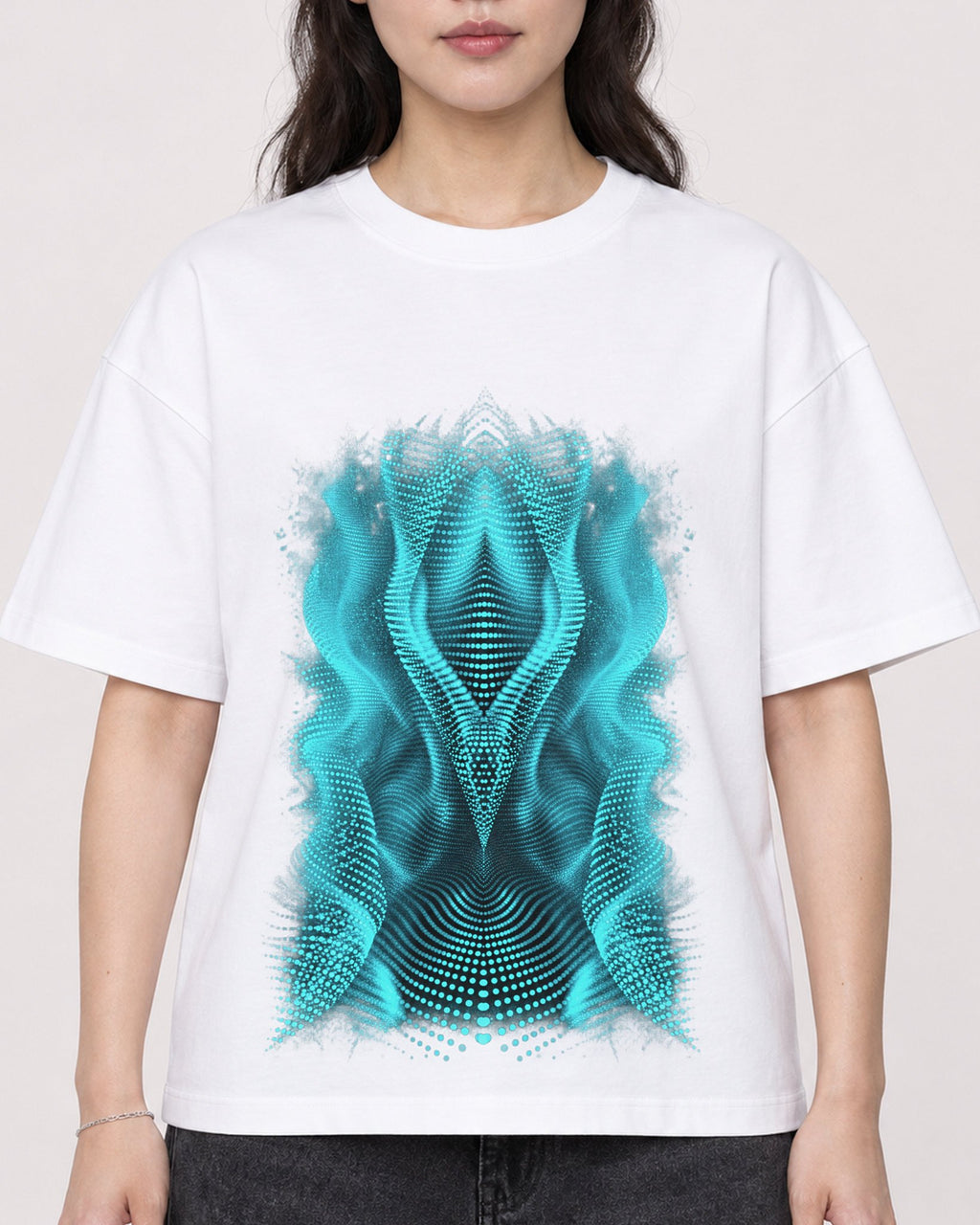 Mockup Boxy Heavyweight Tee White female close-up 03