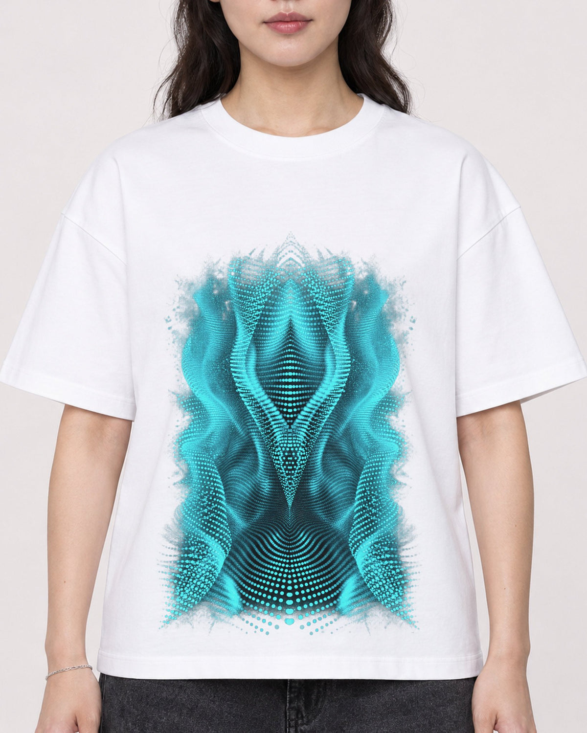 Mockup Boxy Heavyweight Tee White female close-up 03