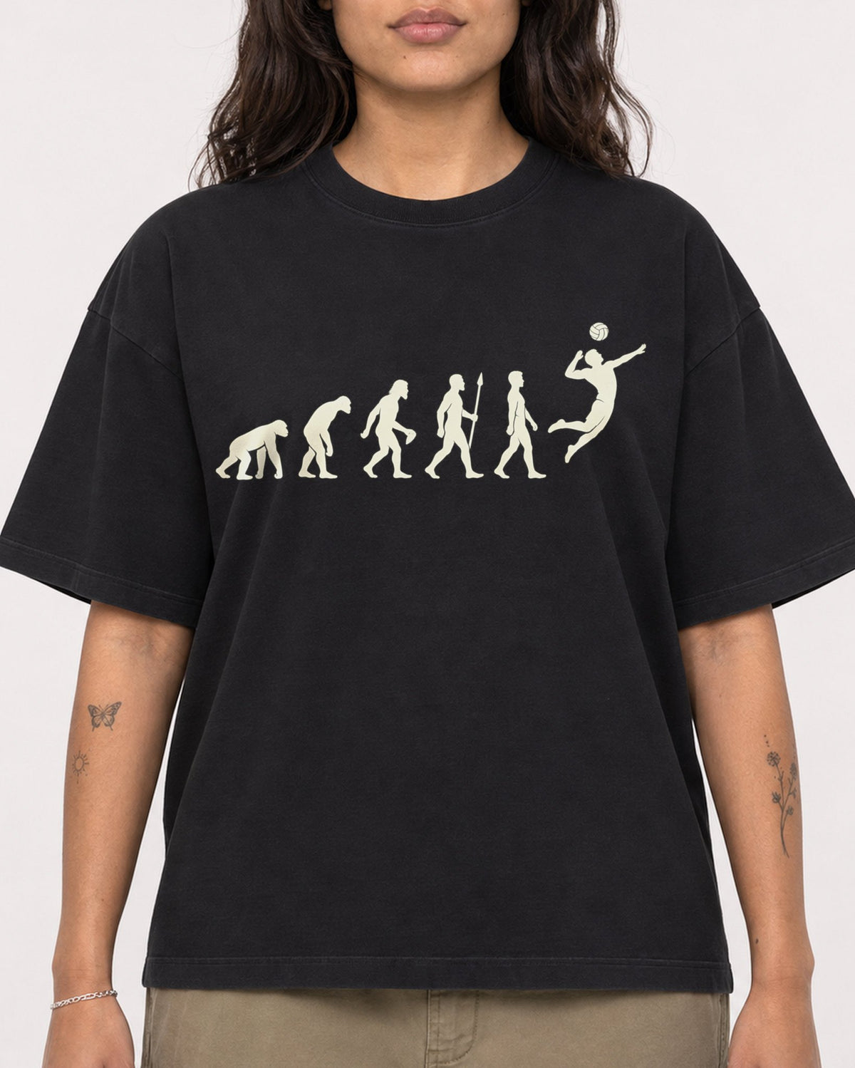 Mockup Boxy Heavyweight Tee Black female close-up 06