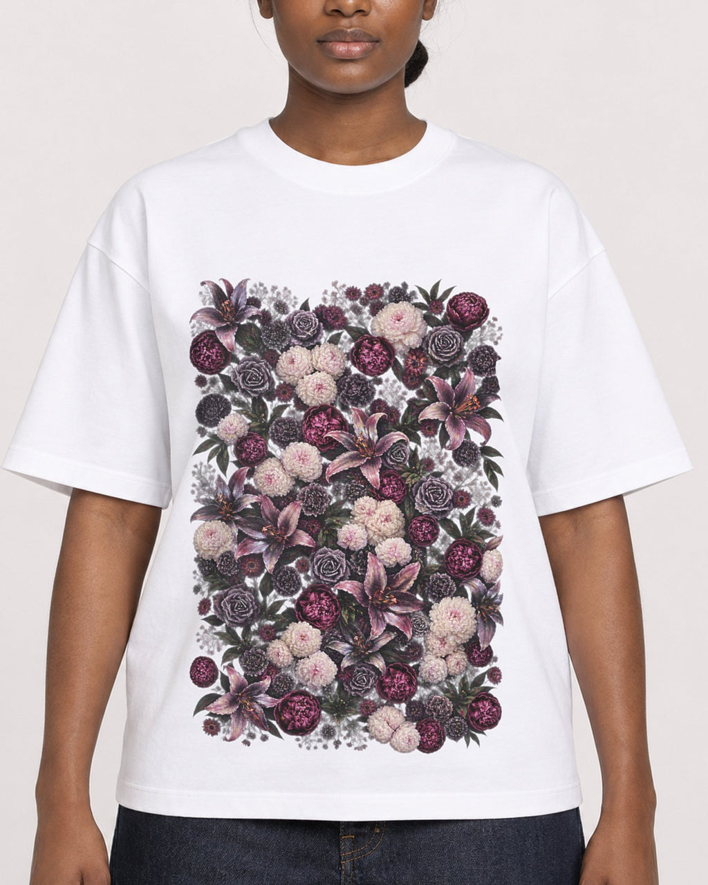 Mockup Boxy Heavyweight Tee White female close-up 34