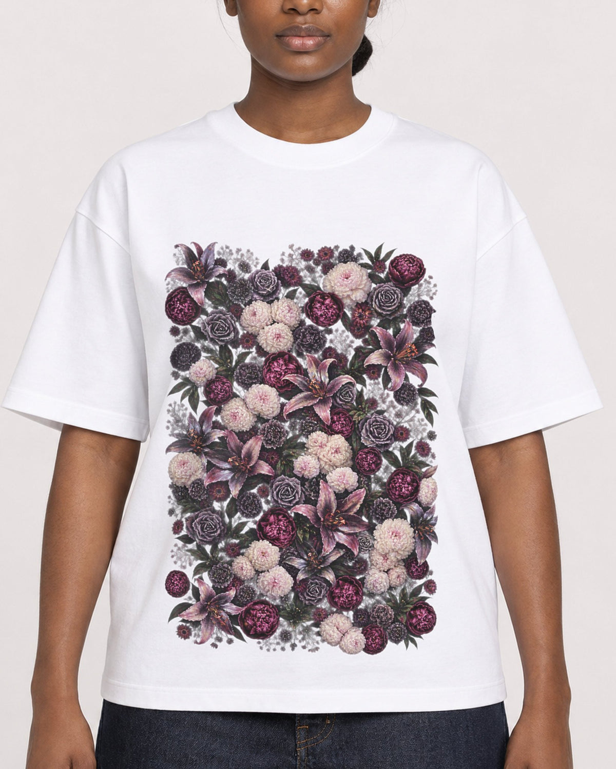 Mockup Boxy Heavyweight Tee White female close-up 34