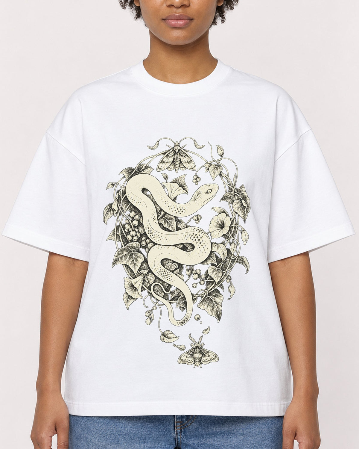 Mockup Boxy Heavyweight Tee White female close-up 35