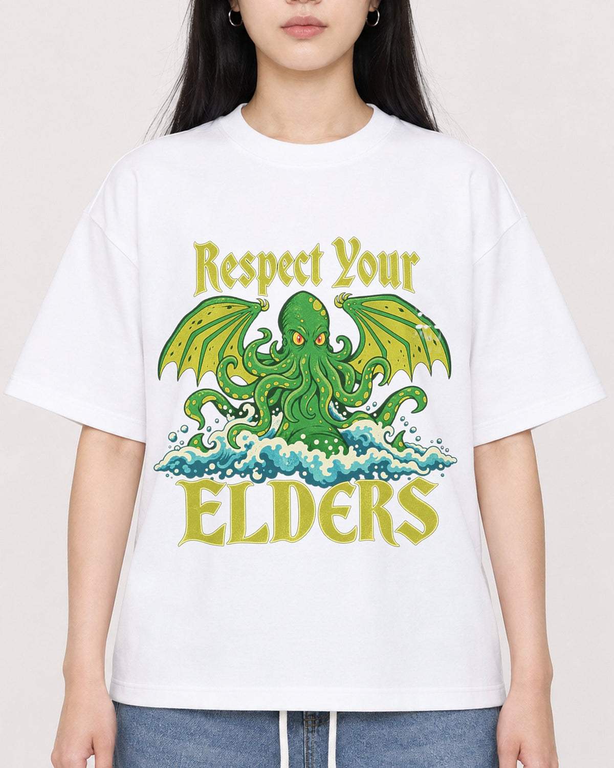 Mockup Boxy Heavyweight Tee White female close-up 01