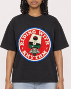 Mockup Boxy Heavyweight Tee Black female close-up 15