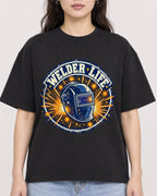 Mockup Boxy Heavyweight Tee Black female close-up 03