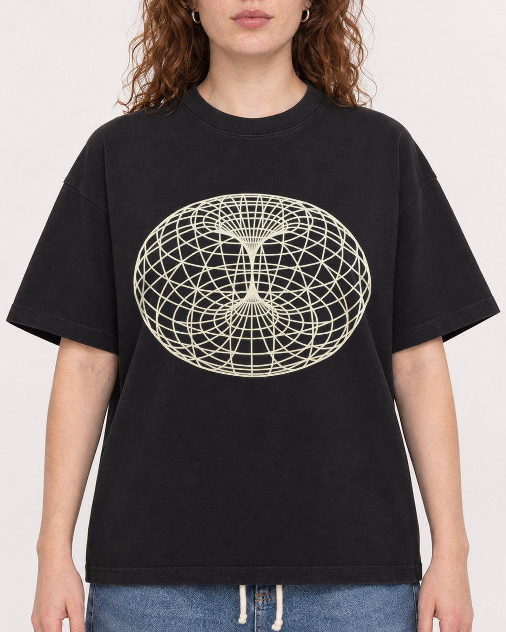 Mockup Boxy Heavyweight Tee Black female close-up 09