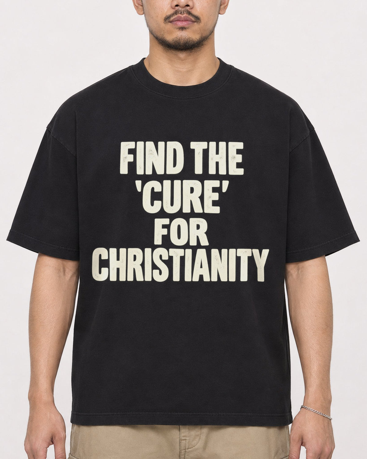 Mockup Boxy Heavyweight Tee Black male close-up 32