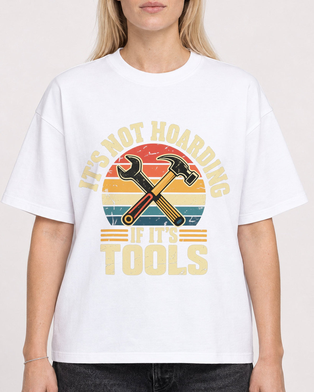 Mockup Boxy Heavyweight Tee White female close-up 08