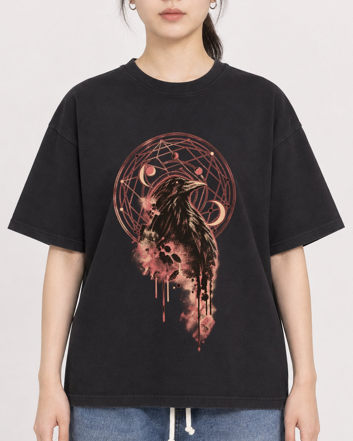 Mockup Boxy Heavyweight Tee Black female close-up 21