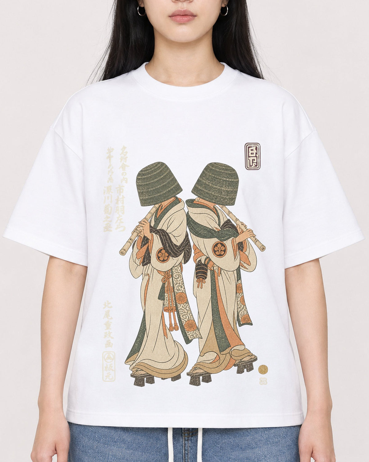 Mockup Boxy Heavyweight Tee White female close-up 01