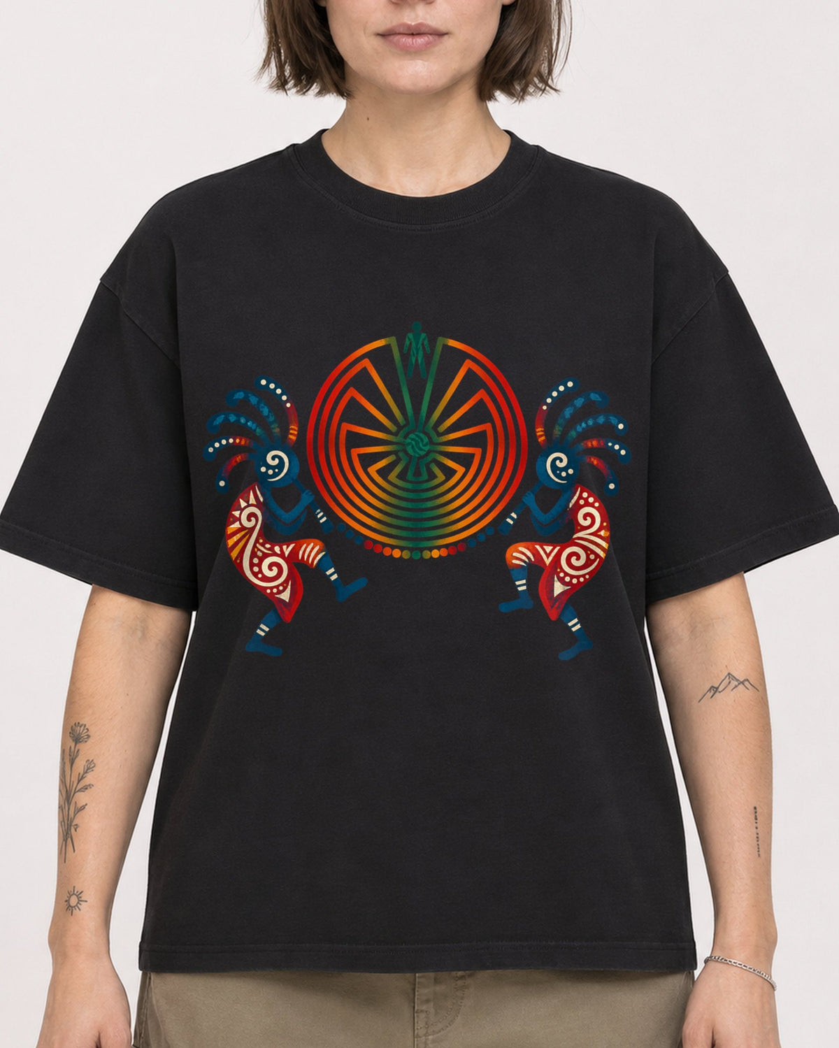 Mockup Boxy Heavyweight Tee Black female close-up 18