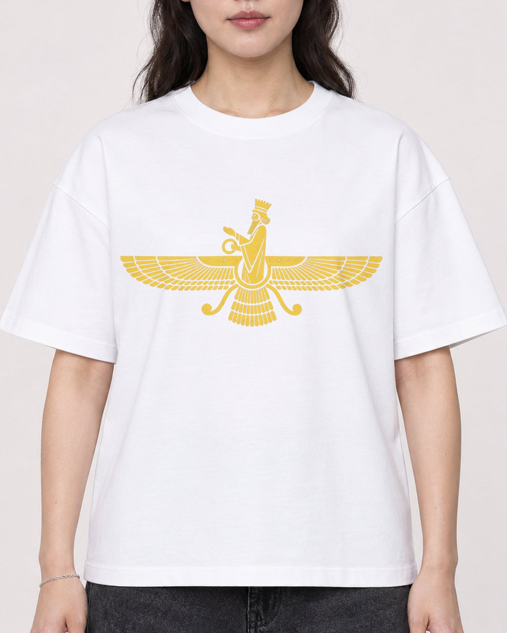 Mockup Boxy Heavyweight Tee White female close-up 03