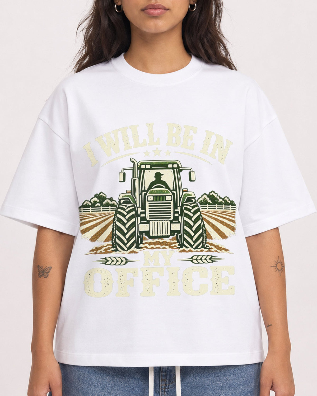 Mockup Boxy Heavyweight Tee White female close-up 06
