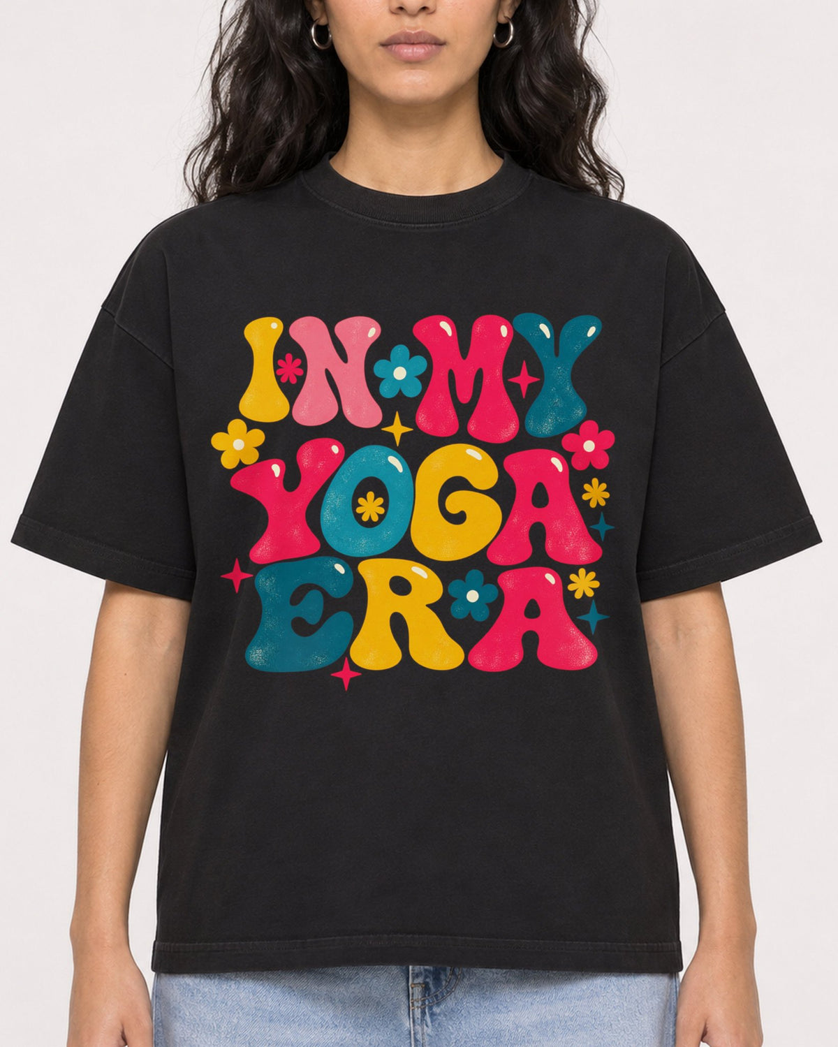 Mockup Boxy Heavyweight Tee Black female close-up 07